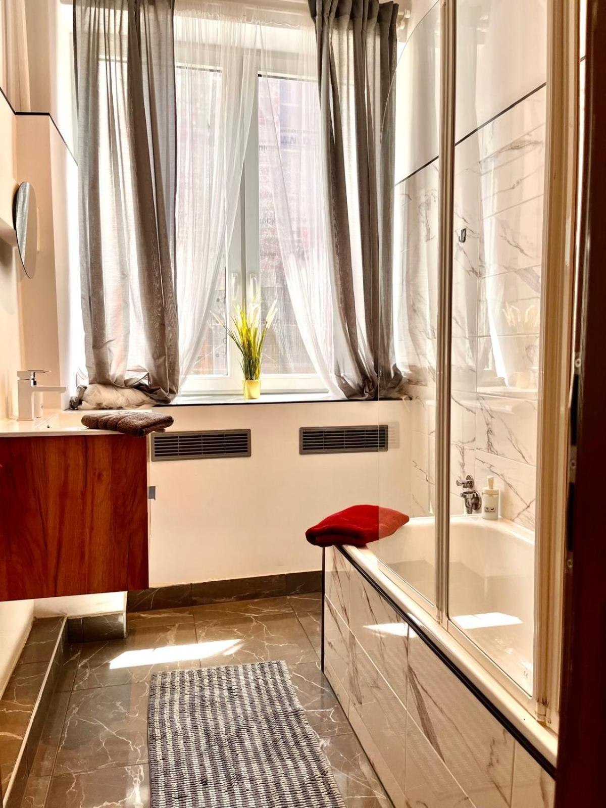 Apartment 1 In Center Warsaw